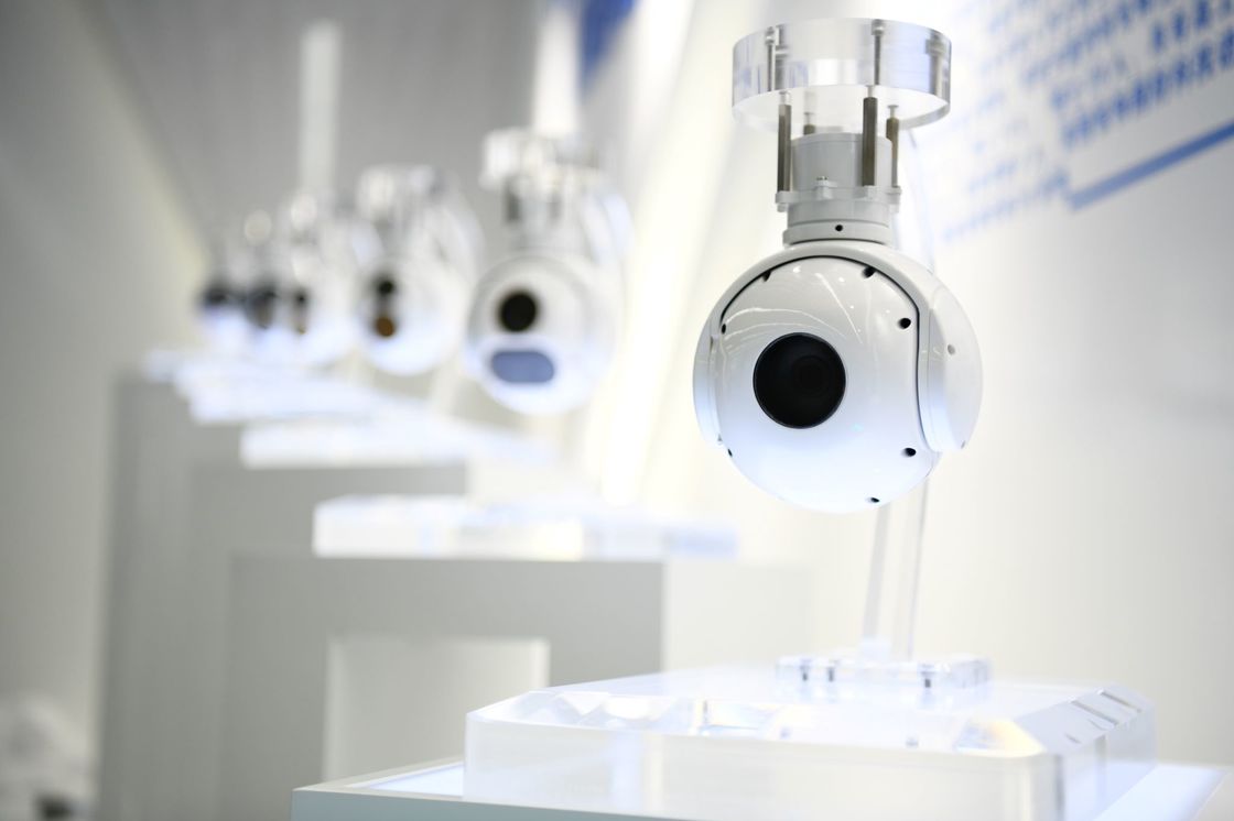 RS422 आउटपुट के साथ उच्च स्थिरीकरण सटीकता 2 एक्सिस 1kg EO सेंसर UAV पेलोड